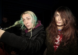 Фотогалерея: Экстрим-тур. Активистки FEMEN вернулись в Украину после скандальной акции в Минске