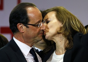 Французский роман: СМИ расследовали любовные истории Франсуа Олланда и его подруги