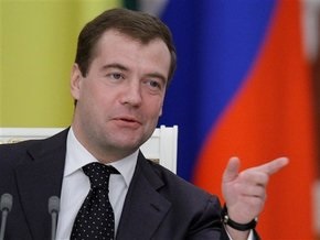 Медведев поздравил Бакиева с избранием на второй срок