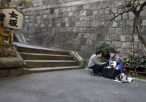 В Японии набирают популярность операции по коррекции линий судьбы на ладони