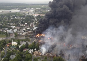 Фотогалерея: Смертоносный состав. Взрыв поезда с нефтью в Канаде