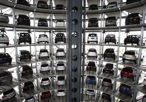 СМИ: Кризис подогрел рост продаж авто премиум-класса