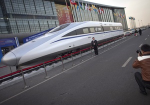 Китайский высокоскоростной поезд установил мировой рекорд, развив скорость более 487 км/час