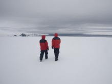 Белорусские полярники принялись за уборку Антарктиды