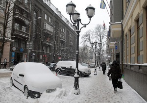 в Киеве из-за непогоды в минувшие сутки в травмпункты обратились более 500 человек, из города вывезли три тонны снега