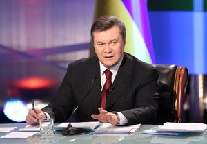 Янукович: Слухи об отставке Азарова - это элементы украинской политики