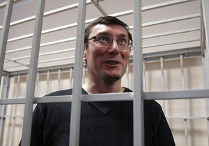 Прокуроры смягчили обвинение Луценко