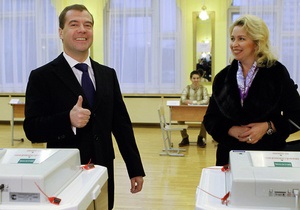 Медведев не смог с первой попытки отправить бюллетень в электронную урну для голосования