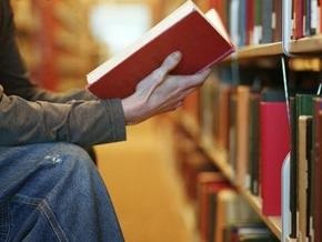 Ученые: Счастливые читают книги, а несчастные смотрят телевизор