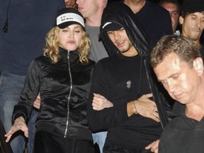 СМИ: Мадонна встретится с родителями своего 23-летнего возлюбленного