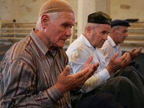 Крымские татары четвертый день пикетируют Кабмин