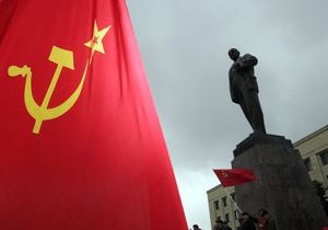 В Черниговской области неизвестные обстреляли памятник Ленину
