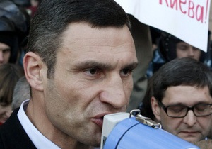 Виталий Кличко выразил поддержку митингующим под Украинским домом