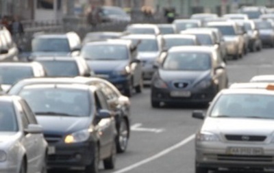 ГАИ призывает водителей ограничить завтра поездки в центр Киева