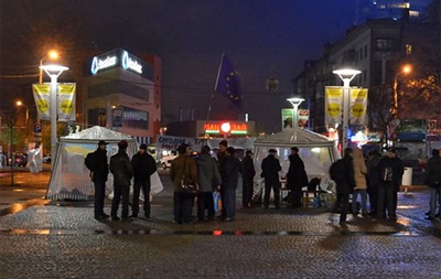 Неизвестные снесли Евромайдан в Днепропетровске, есть пострадавшие