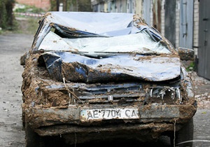 В Днепропетровске в результате оползня пострадало 28 гаражей и шесть автомобилей