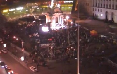 На ночном Майдане остались 1500 активистов и несколько десятков милиционеров 