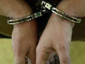 Российских милиционеров приговорили к двум годам тюрьмы за хищение рельсов и шпал