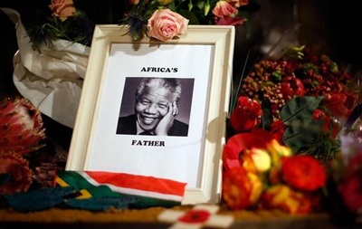 Мир скорбит по Нельсону Манделе