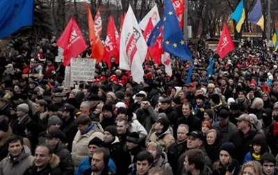 На Евромайдане более семи тысяч человек исполнили гимн Украины
