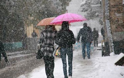 Завтра в Украине ожидается снег с метелями