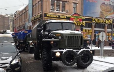 У МВС підтвердили, що з Василькова до Києва виїхала колона автобусів із військовими 
