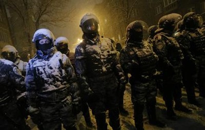 Протесты в Киеве: милиция разобрала одну из баррикад