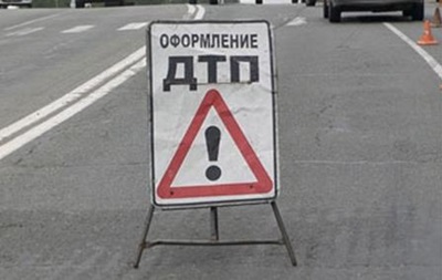 У Росії пасажирський мікроавтобус зіткнувся з вантажівкою: загинули двоє громадян України