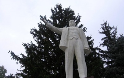 У Миколаївській області невідомі пошкодили пам ятник Леніну
