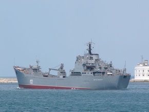 УП: В Севастополь зашел российский корабль с контрабандой крылатых ракет