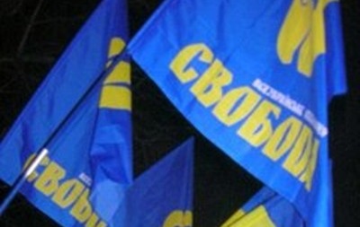 В Крыму задержали автомобиль, в котором помощники депутата от Свободы перевозили резиновые дубинки и нож - МВД