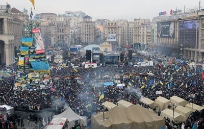 Митингующие ожидали разгона Майдана в ночь на вторник, а оппозиция объявила собрание Народного вече