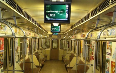 Рекламні монітори в столичному метро демонтують за борги