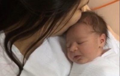 Девич опублікував фото своєї новонародженої доньки