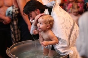 Українська православна церква заборонила хрестити  сурогатних  дітей