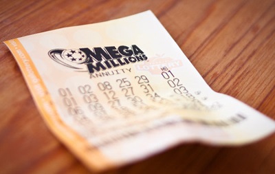 В США уборщик нашел на улице лотерейный билет и выиграл $1 млн 