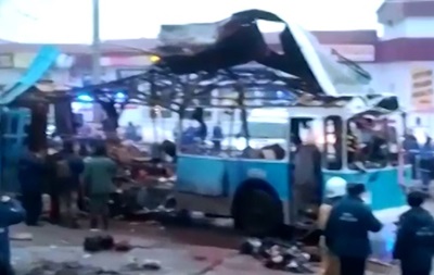 В Волгограде от взрыва в троллейбусе утром 30 декабря погибло не менее 10 человек