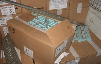 У Рівненській області контрабандисти намагалися перевезти півтисячі ящиків цигарок під виглядом паперу