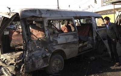 В Пакистане террорист-смертник на заминированном автомобиле врезался автобус с паломниками: трое погибших, около 30 раненых