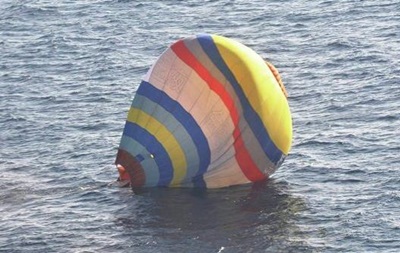 Китаєць, який намагався потрапити на спірні острови на повітряній кулі, впав у море