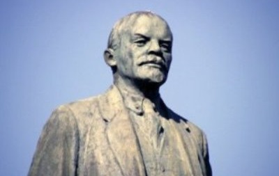 В Одеській області невідомі вночі пошкодили пам ятник Леніну