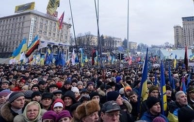 На Майдані Незалежності зібралося понад 10 тисяч осіб