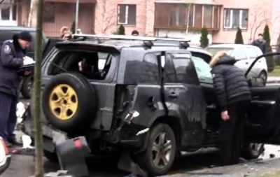 У Києві вибухнув позашляховик