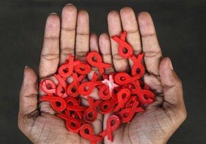 В 2012 году в Украине от СПИДа умерли почти четыре тысячи человек