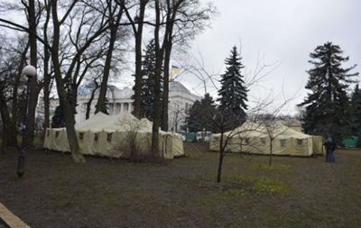 Антимайдан-2. В Мариинском парке установили шесть армейских палаток 