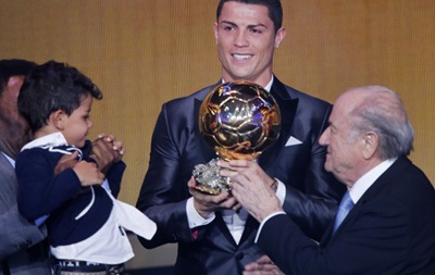 Криштиану Роналду стал шестым футболистом, получившим Золотой мяч без титулов