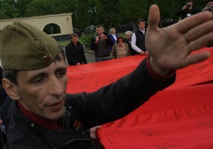 Львовский горсовет отклонил протест прокурора на решение о запрете красных флагов