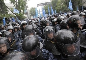 Оппозиционеры прорвались в фан-зону Евро-2012 на Майдане, произошла потасовка с Беркутом