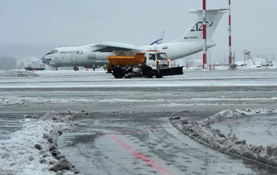 В Крыму из-за непогоды не работают Керченская переправа и аэропорт
