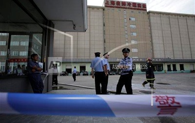 У Китаї чиновник до смерті напився на бенкеті 